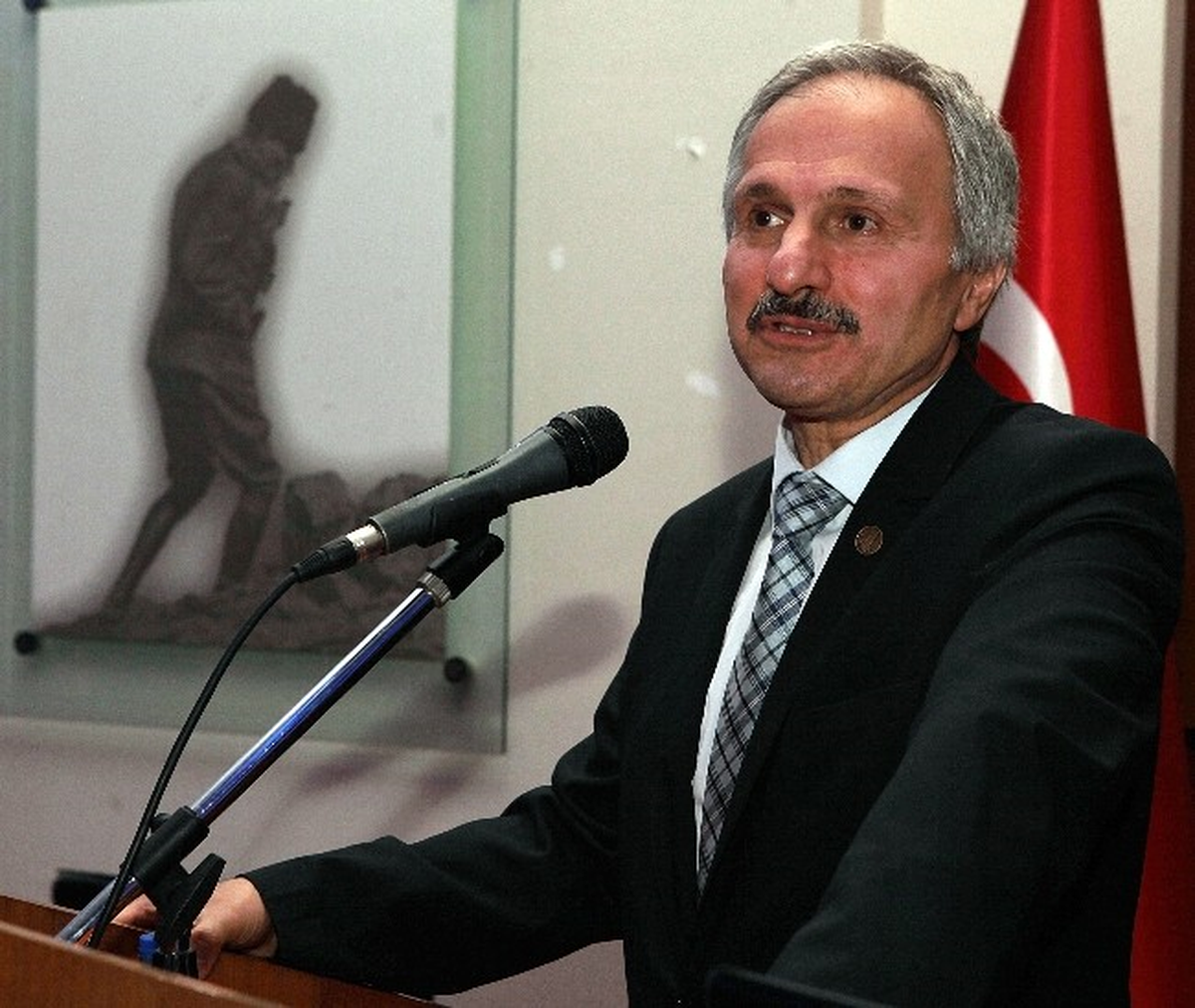TDK Başkanı Kaçalin, AÜ\'de Konferans Verdi