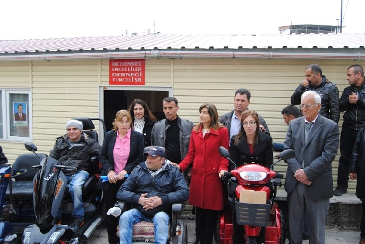 Tunceli Belediyesi\'nden Engellilere Akülü Araç