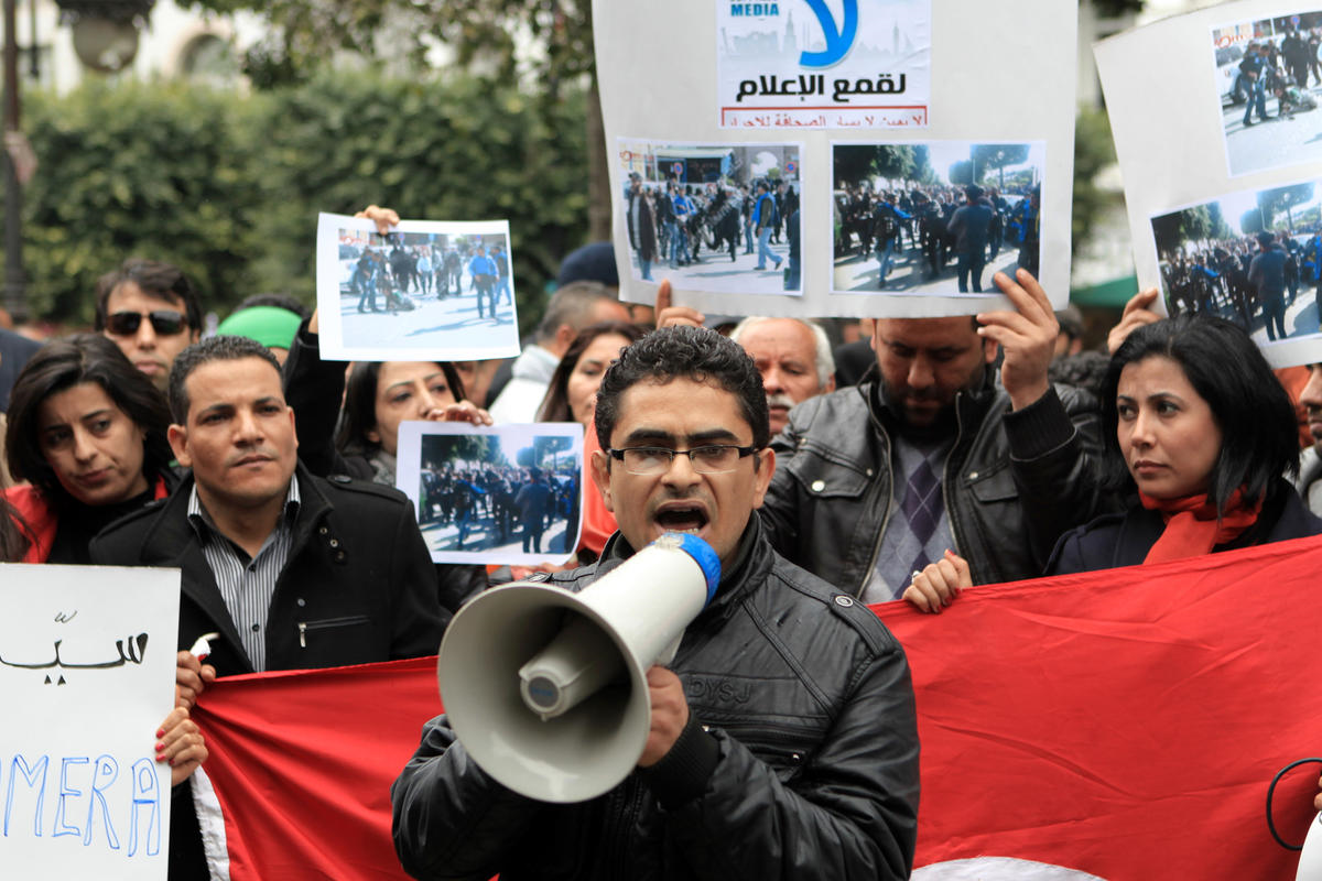 Tunus\'ta Basına Şiddet Protesto Edildi