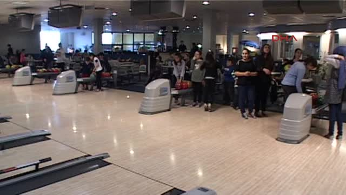 Türk Çocuklarının Bowling Keyfi
