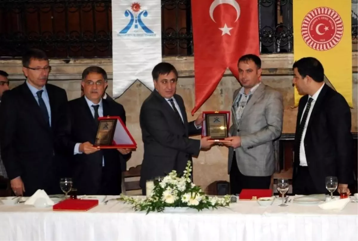 Vali Küçük Meclis Üyeleriyle Bir Araya Geldi