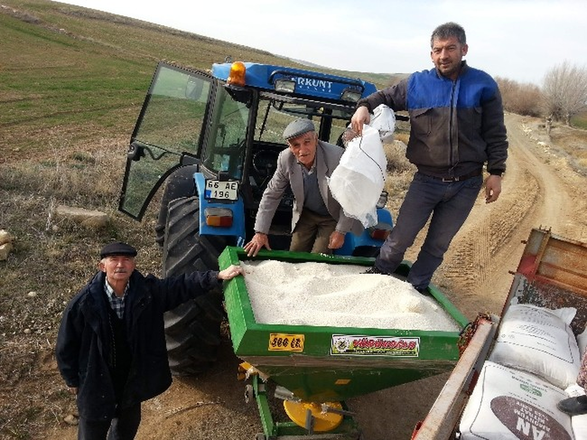 Yozgat\'ta Çiftçiler Ekinlerini Gübrelemeye Başladı