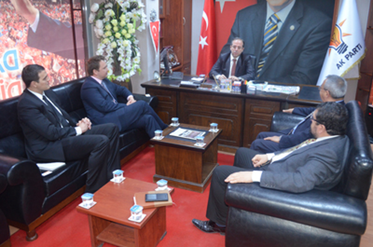 ABD Konsolos Elçileri AK Parti\'yi Ziyaret Etti