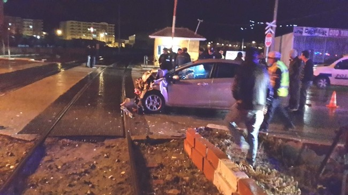 Afyonkarahisar\'da Trafik Kazası: 4 Yaralı