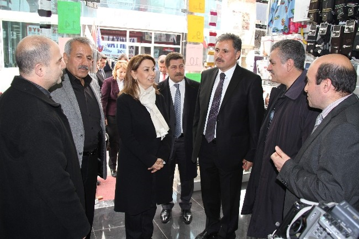 AK Parti Heyeti, Esnafı Ziyaret Etti