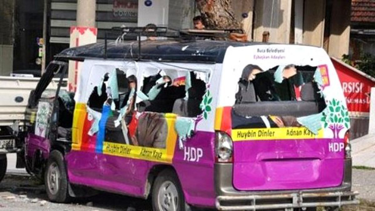Aksaray\'da Hdp\'nin Seçim Otobüsüne Saldırı (2)