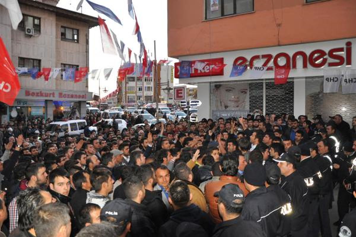 Aksaray\'da Hdp Seçim Otobüsüne Saldırı