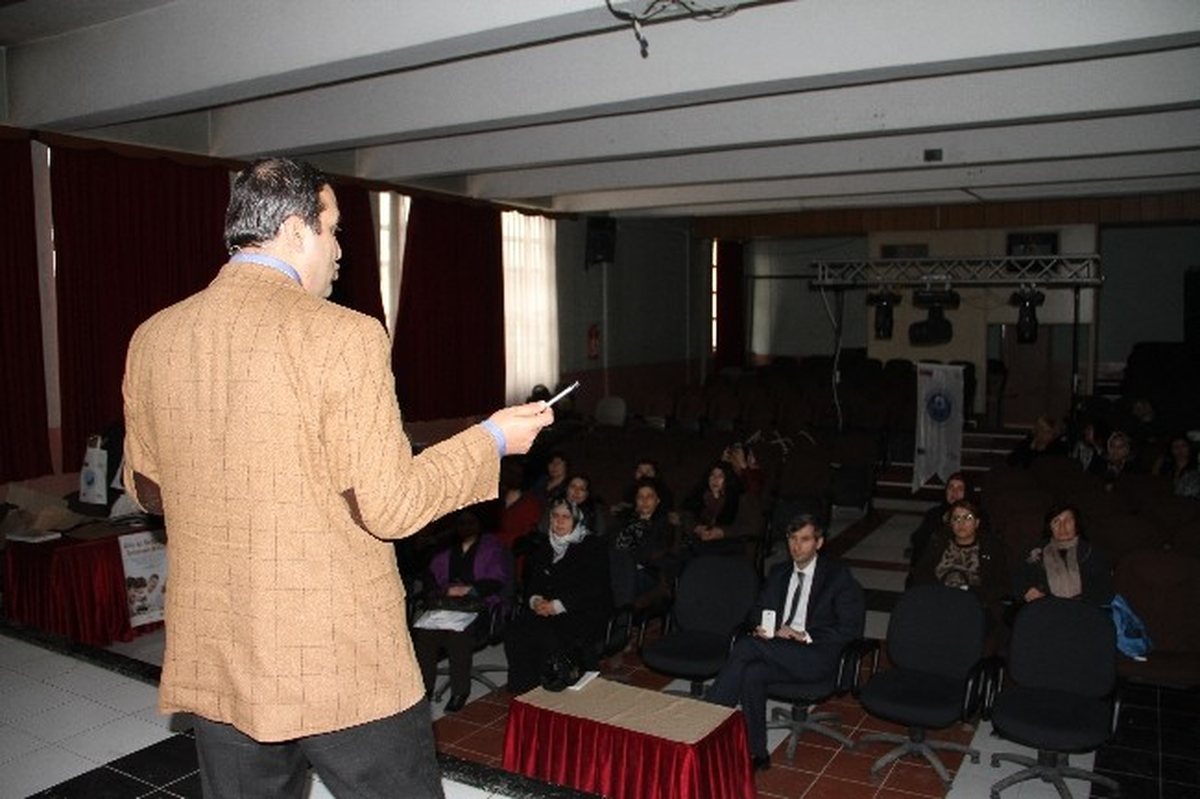 Ardahan\'da "Aile İçi İletişim ve İnternet Bilinci" Semineri