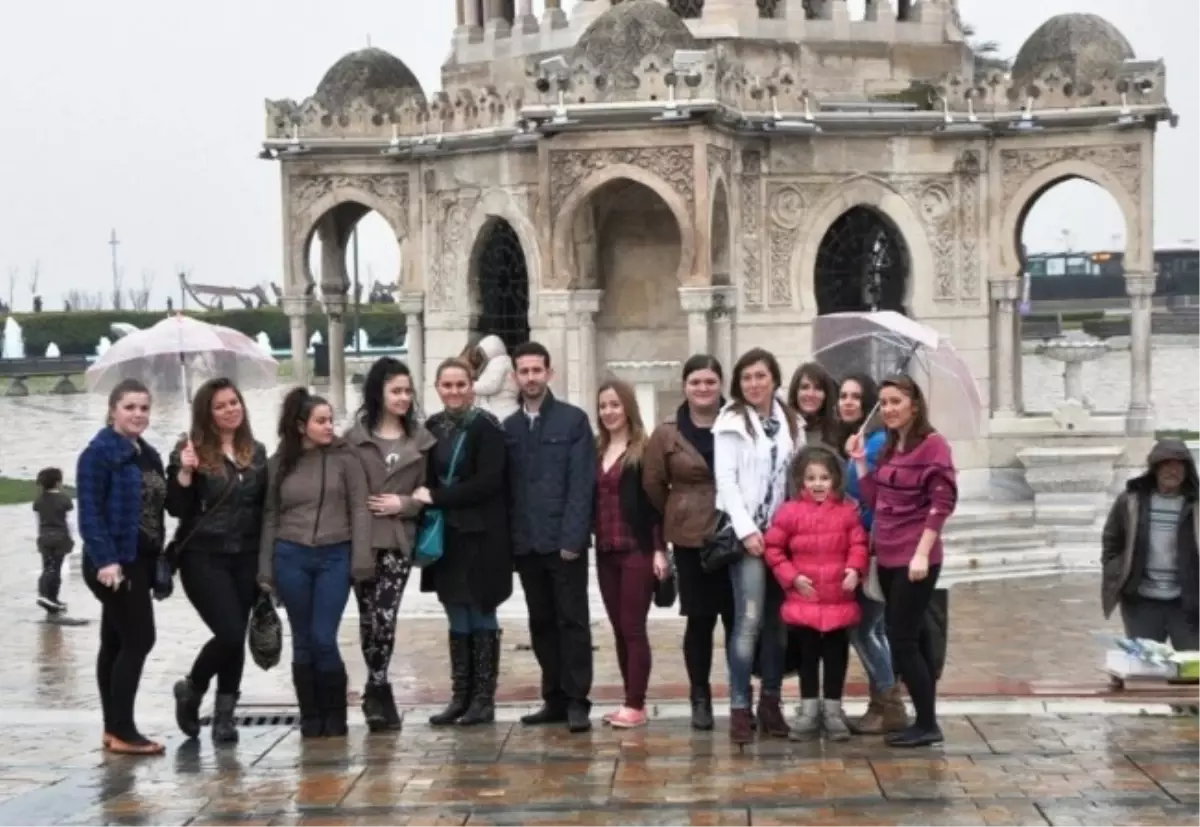 Arnavut Öğrenciler İzmir'i Keşfetti