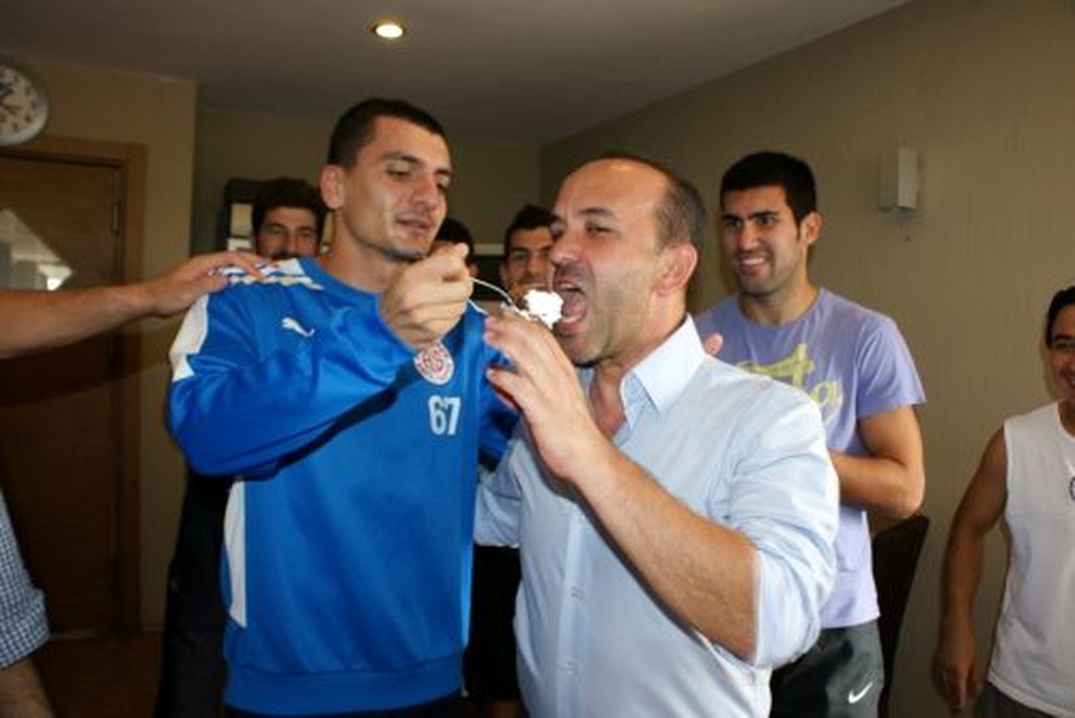 A Milli Futbol Takımında Doğum Günü Kutlaması