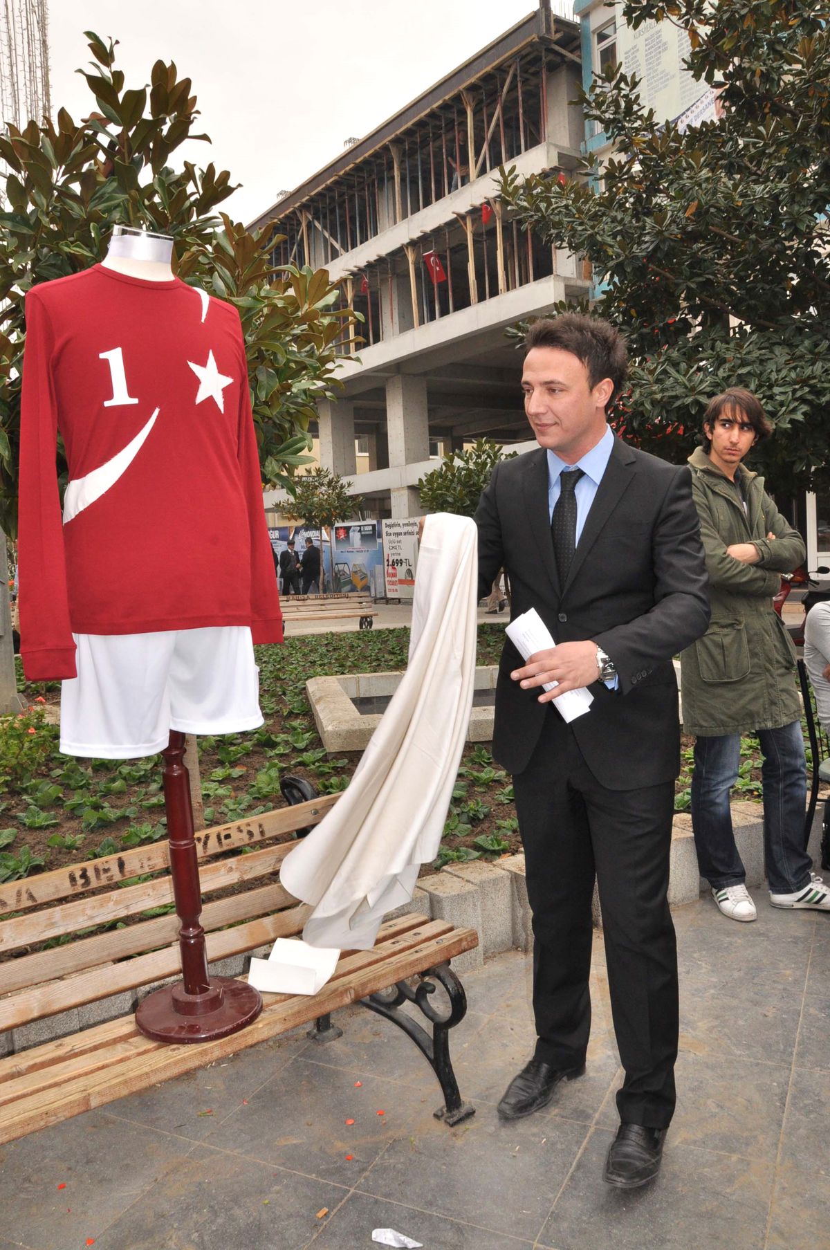 Ay-Yıldızlı Forma Görücüye Çıktı