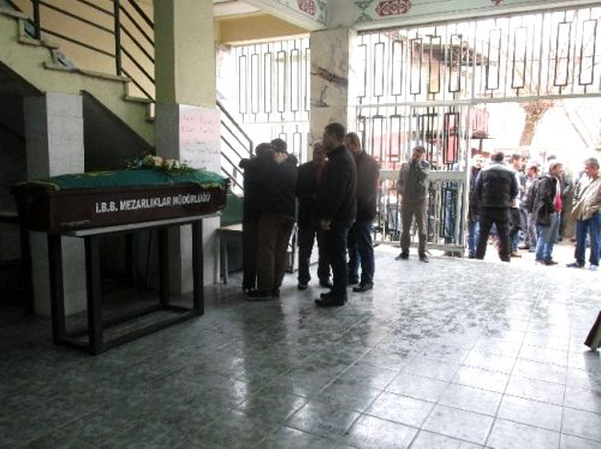 Bornova\'daki Cinayet Zanlısı Polise Teslim Oldu