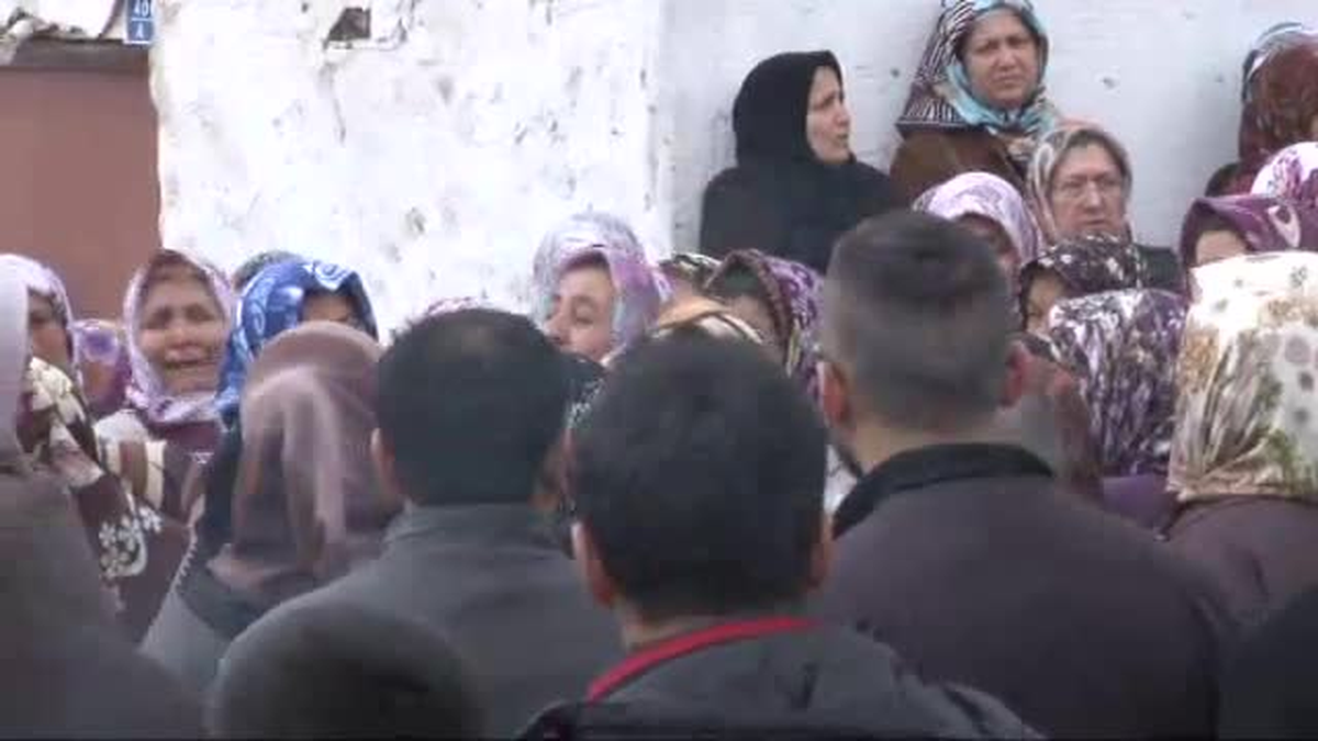 Baba Eşini ve 4 Çocuğunu Öldürüp İntihar Etti