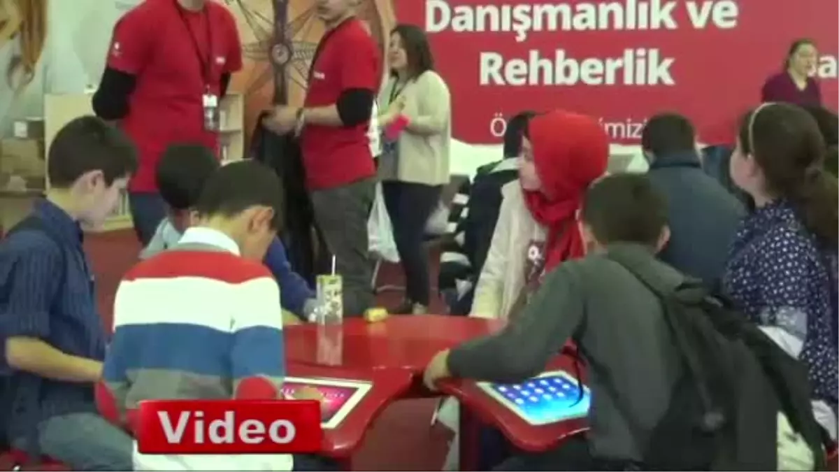 Bahçeşehir Koleji Cnr Kitap Fuarı\'nın İlgi Odağı Oldu