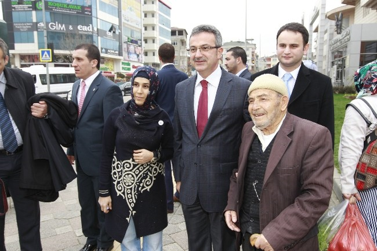 Başkan Köşker Pazartesi Pazarını Dolaştı