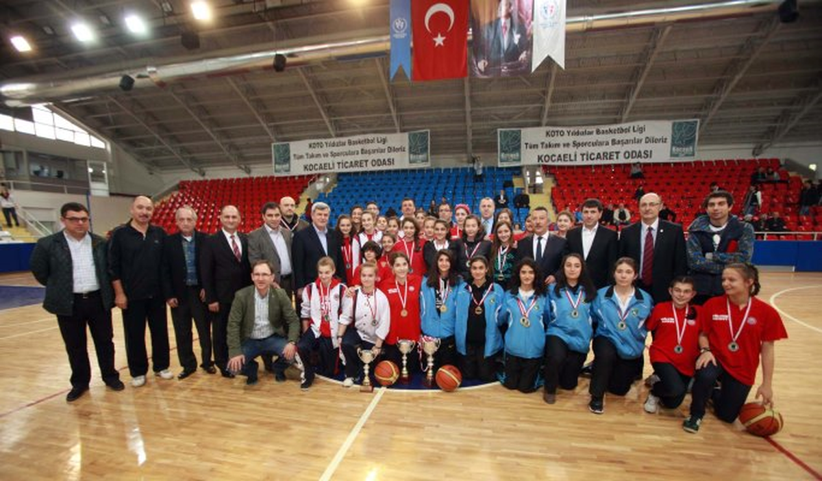 Başkan, KOTO Ödül Töreninde Ödül Dağıttı