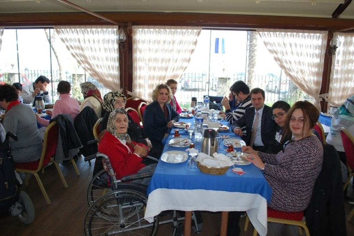 Bayrak Mudanyalı Engellilerle Bir Araya Geldi