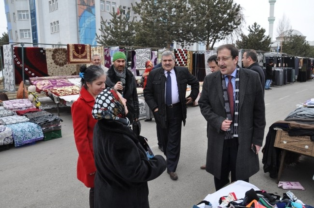 Belediye Başkanı Orhan Bulutlar, Semt Pazarlarını Gezdi