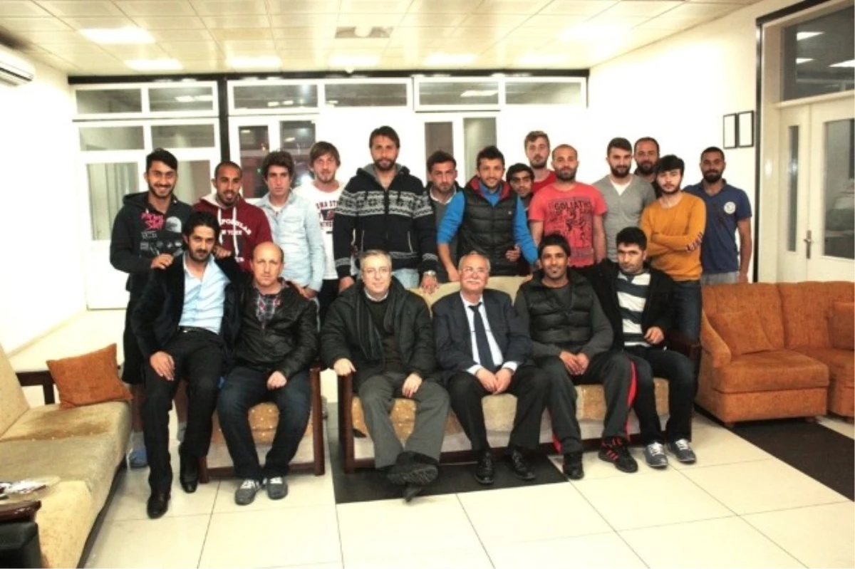 Burhaniye Belediyesporda Futbolculara Teşekkür