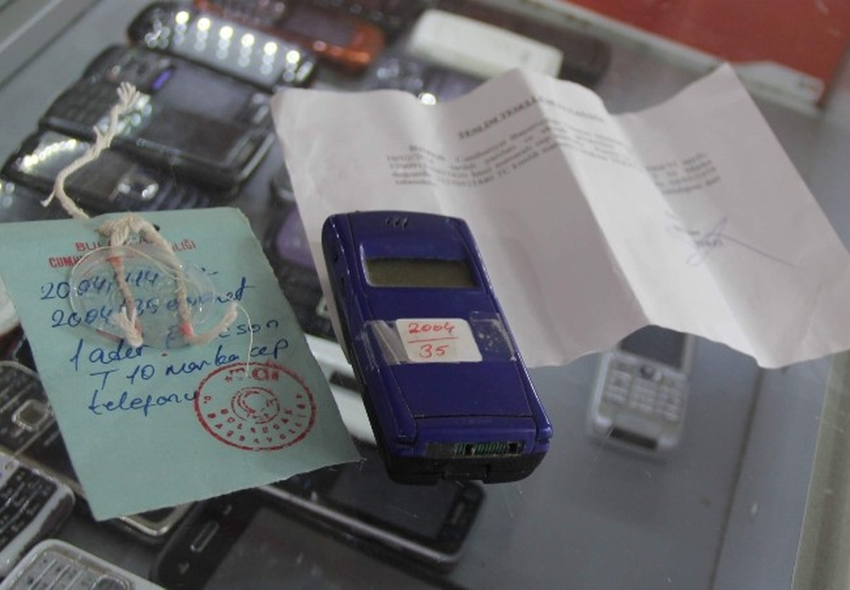 Çalınan Cep Telefonuna 13 Yıl Sonra Kavuştu