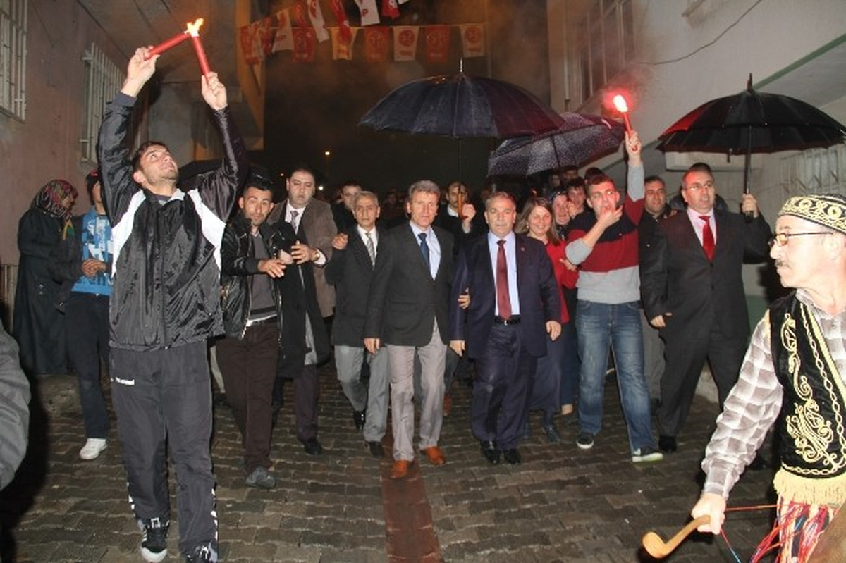 Demirtaş\'ın Mahalle Ziyaretleri