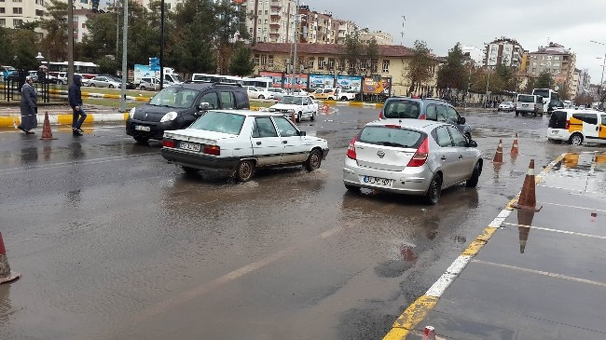 Diyarbakır\'da Yağış Sevinci
