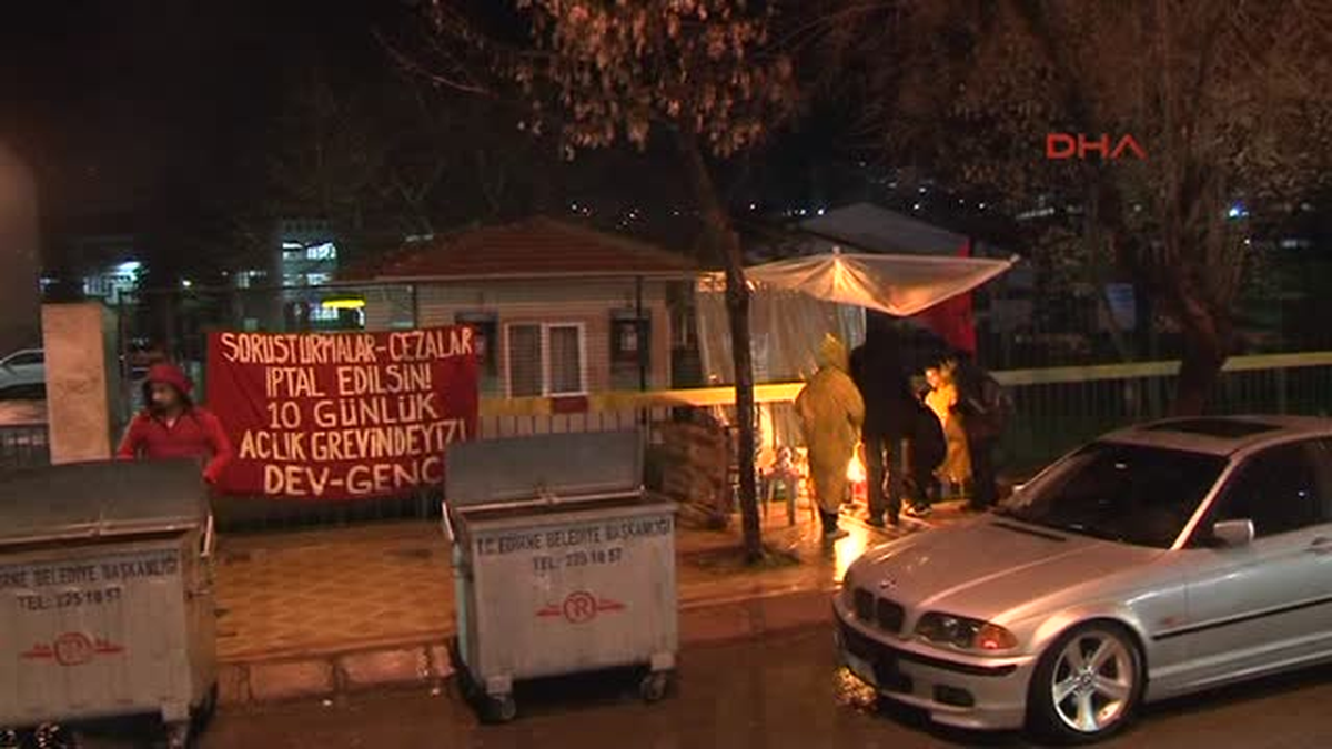 Edirne\'de Üniversiteden Uzaklaştırılan Öğrencilerden Açlık Grevi