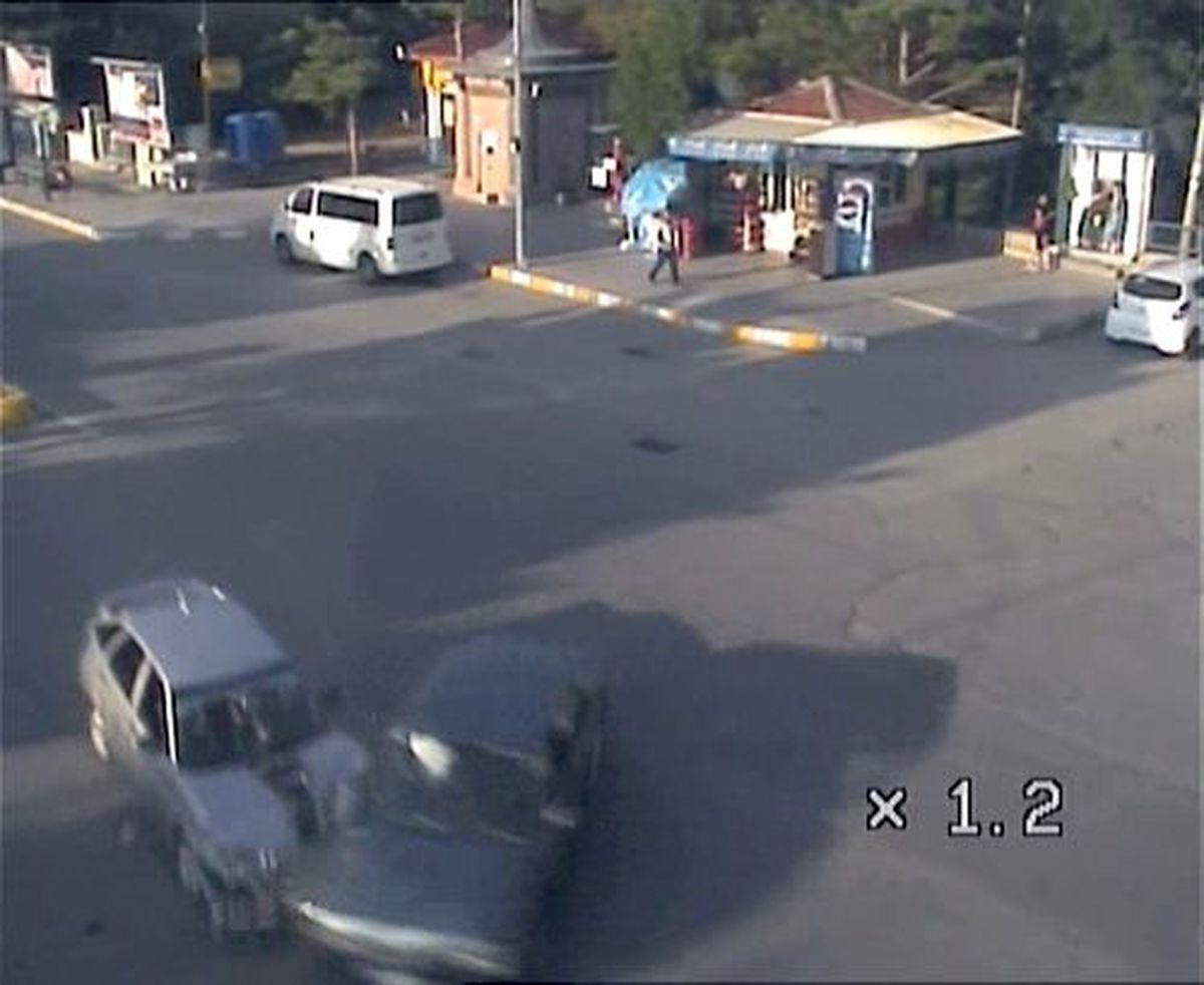 Erzincan\'da Trafik Kazaları,MOBESE\'ye Yansıdı