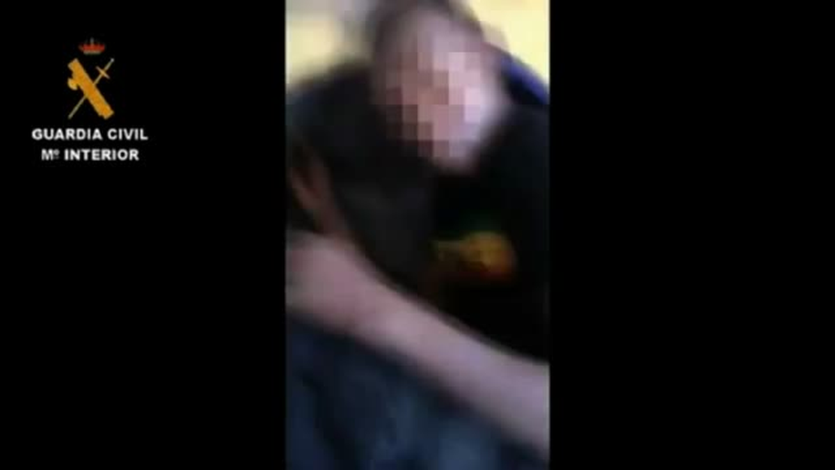 Gümrük Muhafızlarının Açtığı Bavuldan Kaçak Mülteci Çıktı