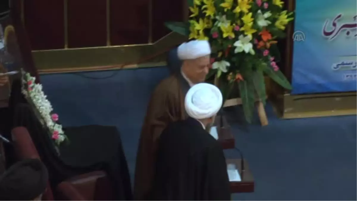 İran Uzmanlar Meclisi'nden Ruhani hükümetine destek -