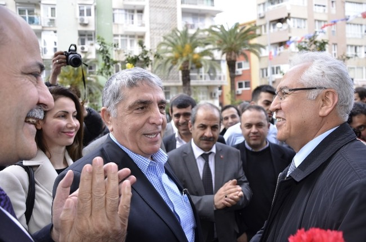 Karabağlar\'da İmrendiren Siyaset