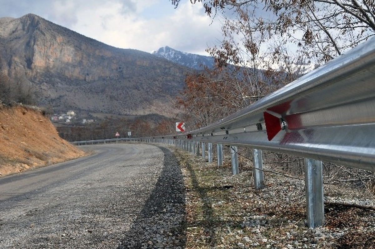 Karaca Mağarası Yoluna Otokorkuluk Yapıyor
