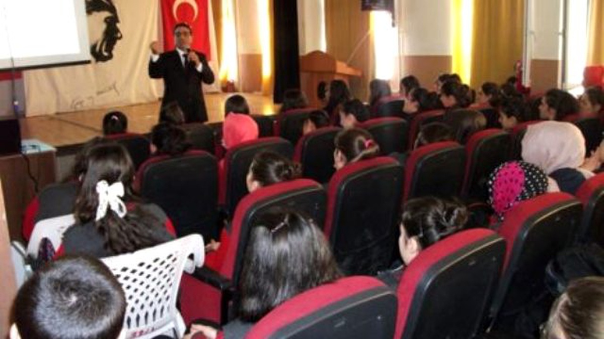 Karapınar\'da "Kendinin Lideri Olmak" Konulu Seminer