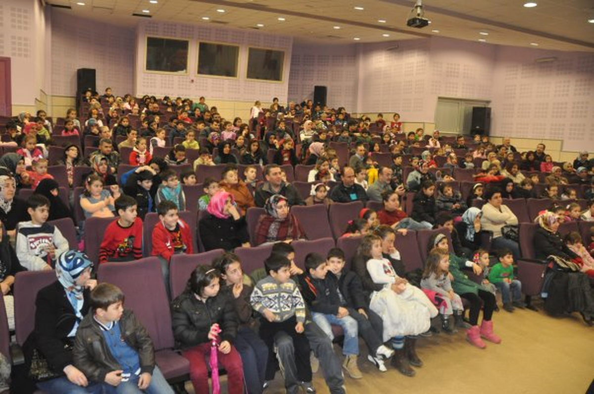 Kartepe\'de Çocuk Tiyatroları İlgi Görüyor