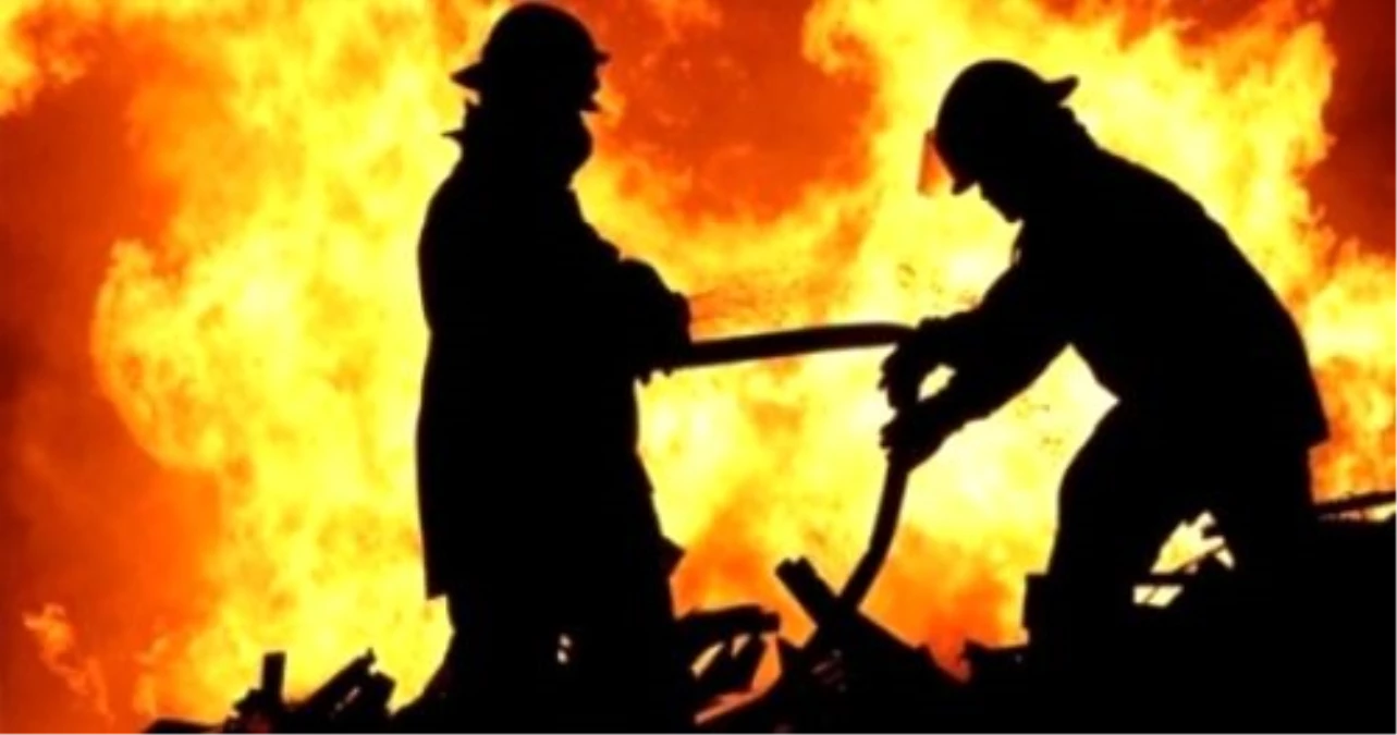 Fabrikada Çıkan Yangın 17 İşçiyi Hastanelik Etti