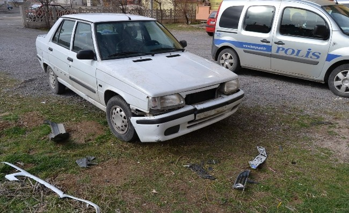 Kulu\'da Öğretmenin Otomobiline Zarar Verdiler