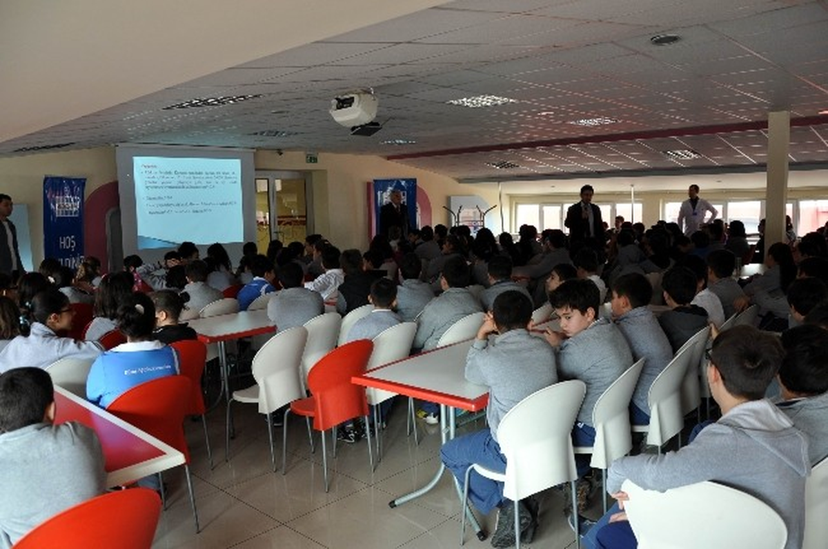 Medicana\'dan Öğrencilere Madde Bağımlılığı Konulu Seminer