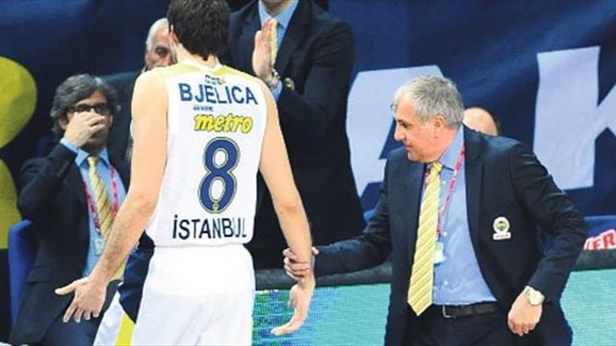 Obradovic Bjelica\'yı İte Kaka Soyunma Odasına Gönderdi