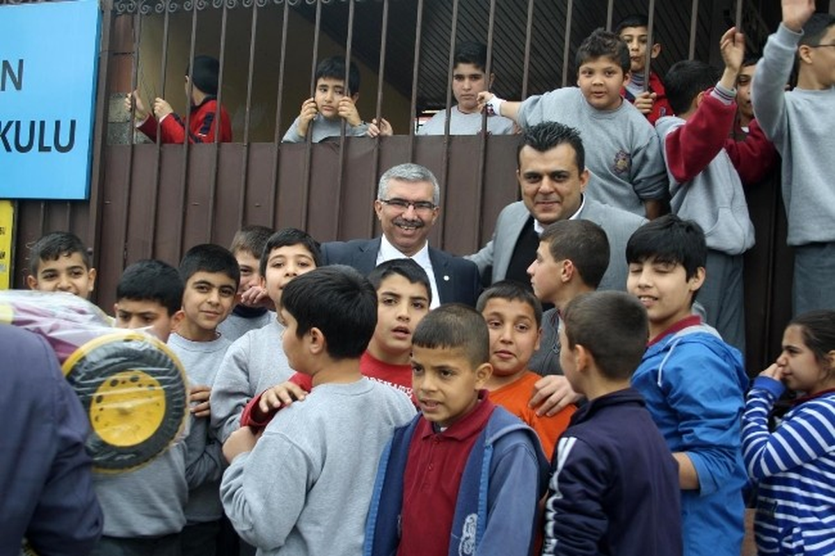 Öğrencilerden Suriyeli Çocuklara Oyuncak Yardımı