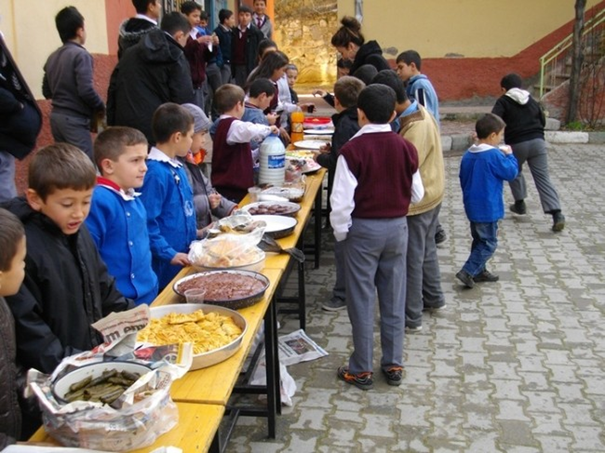 Okula Tenis Masası Alabilmek İçin Kermes Düzenlediler