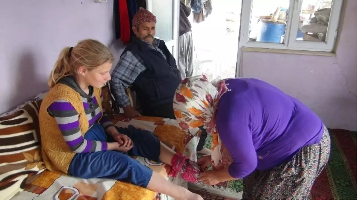 13 Yaşındaki Kızın Ayakkabı Giyme İsteği Göz Yaşarttı