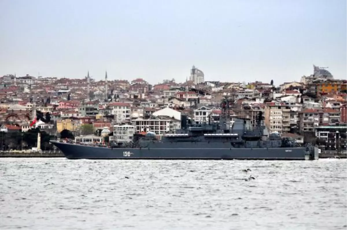 Rus Savaş Gemileri İstanbul Boğazından Geçti