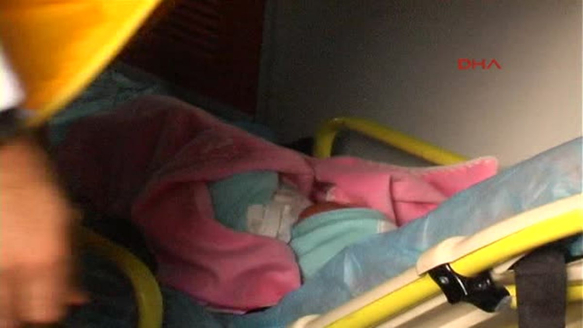 Şanlıurfa\'da 3 Günlük Bebek Apartman Bahçesine Bırakıldı
