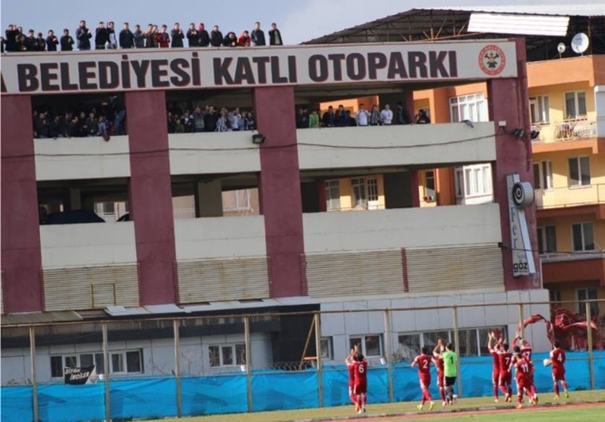 Somaspor\'un Ateşli Taraftar Grubu Siyah İnciler Her Yerde