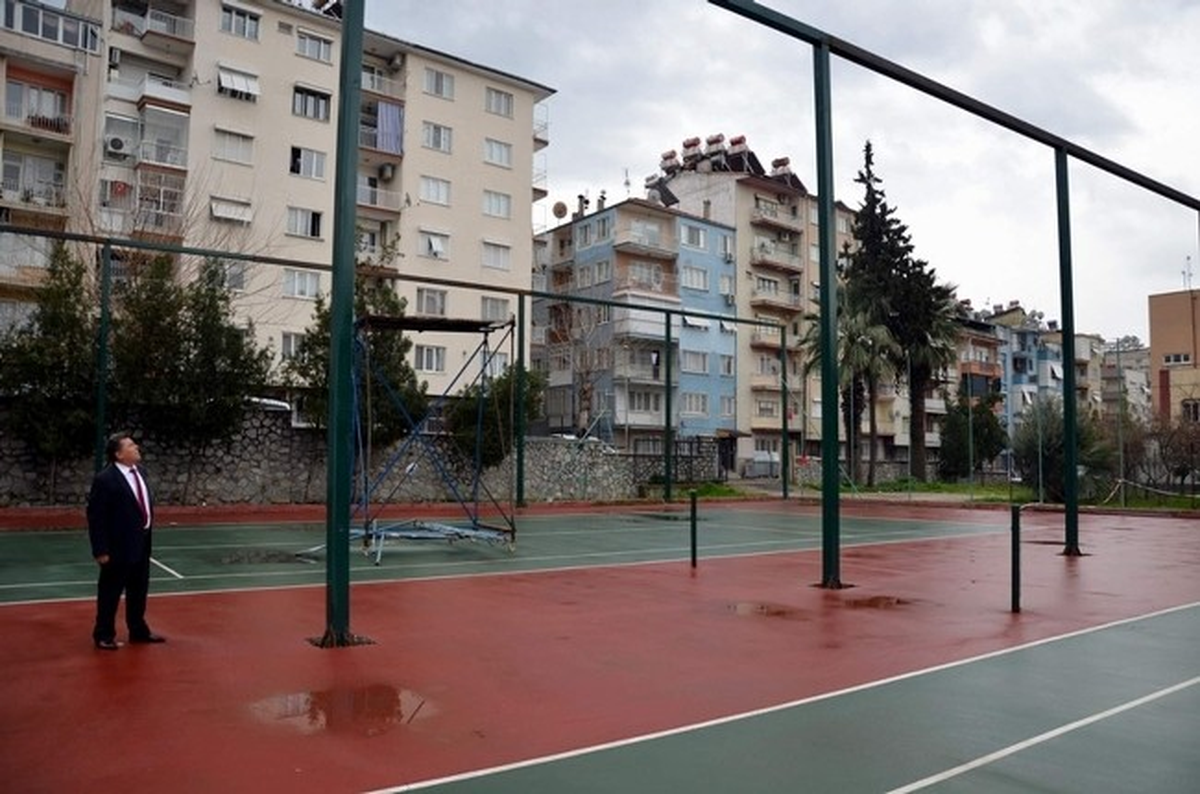 Tenis Kortlarının Üstü Kapatılıyor