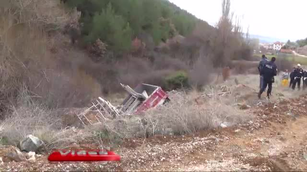 Üzerine Devrilen Traktörün Altında Kurtarılmayı Bekledi