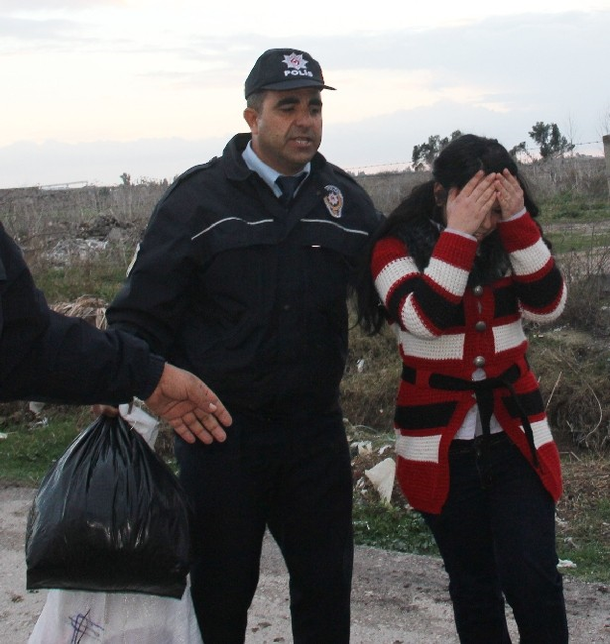 14 Yaşındaki Hamile Kız, Polise Sığındı