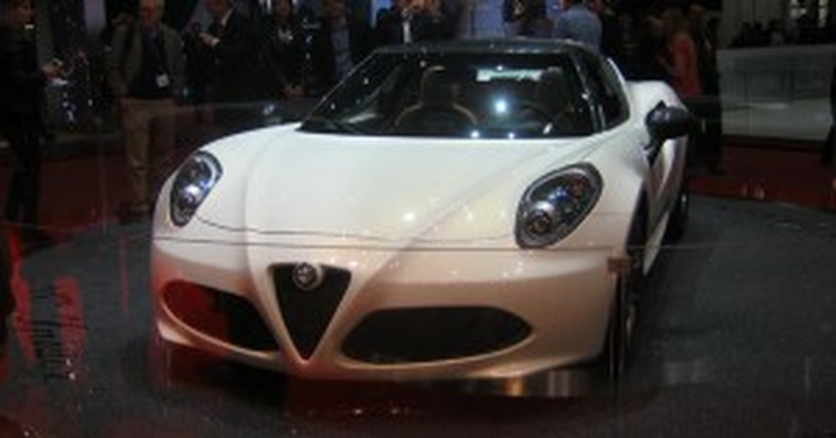 Alfa Romeo\'dan Cenevre\'ye Özel: 4c Spider