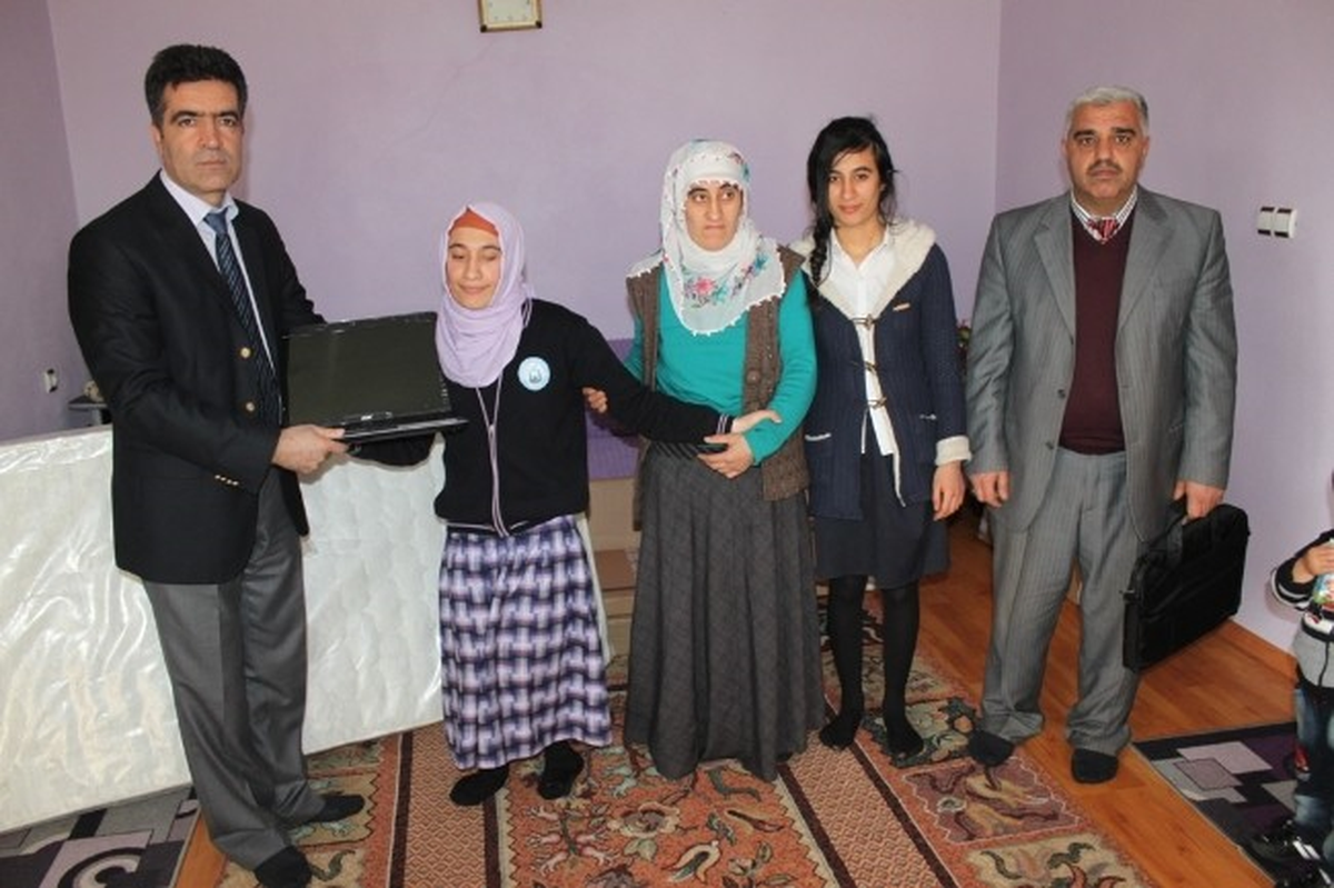 Almanya\'dan Van İskele İmam-Hatip Lisesi Öğrencisine Yardım