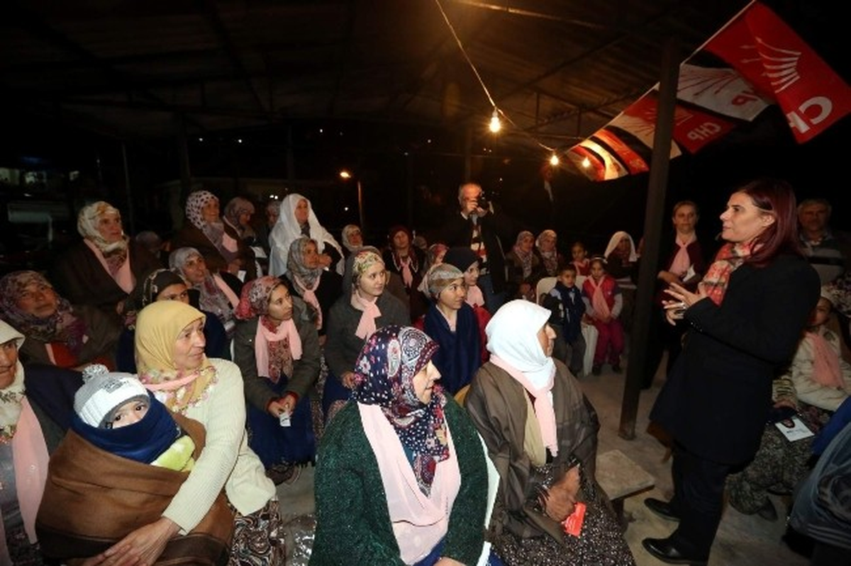 Aydınlı Köylüler Başkan Çerçioğlu\'nu Bağrına Basmaya Devam Ediyor